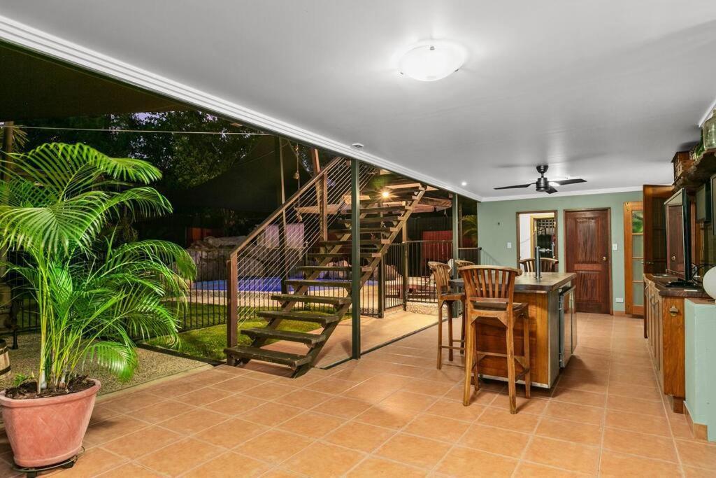 Oasis, In Leafy Whitfield. Villa Edge Hill Bagian luar foto