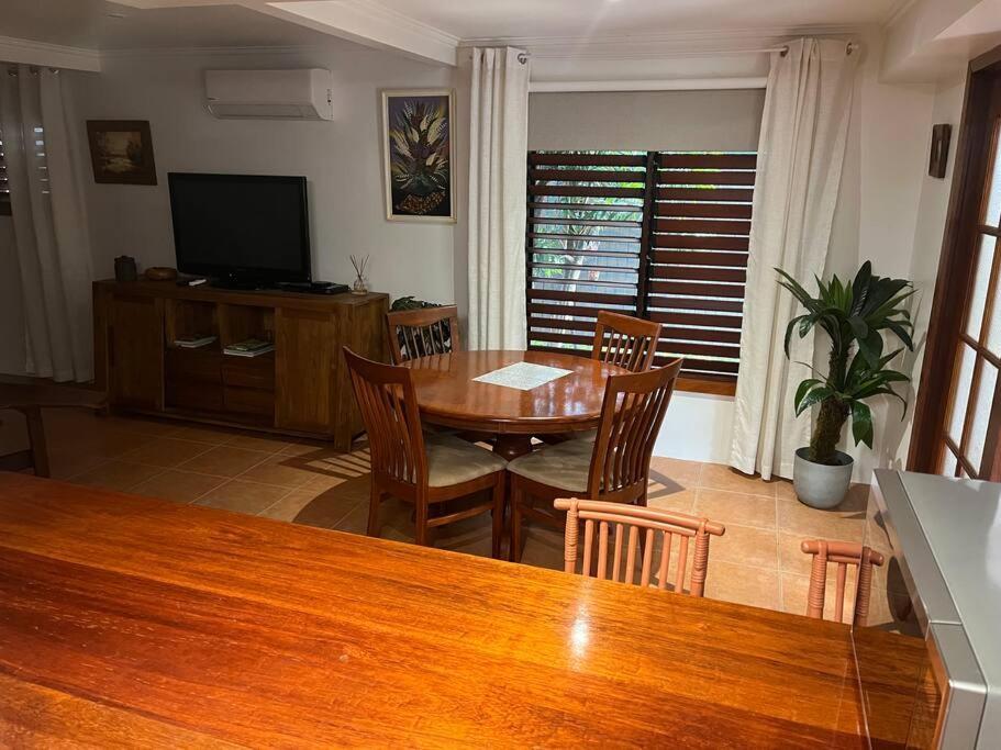 Oasis, In Leafy Whitfield. Villa Edge Hill Bagian luar foto