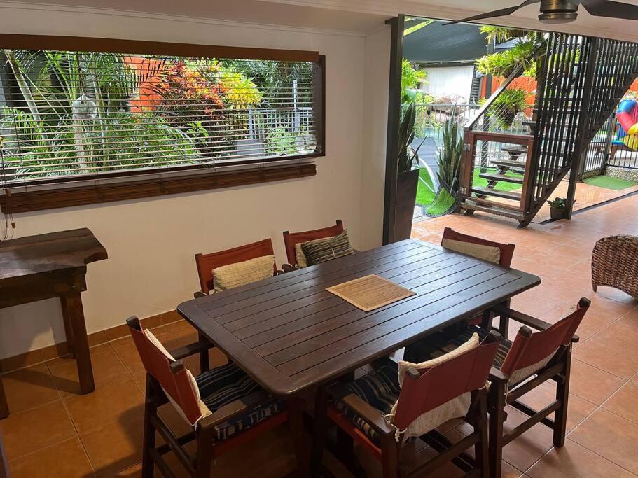 Oasis, In Leafy Whitfield. Villa Edge Hill Bagian luar foto